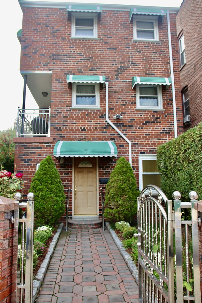 2975 Waterbury Ave in Bronx, NY - Building Photo - Building Photo