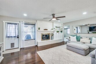 1745 Westridge Dr in Hurst, TX - Foto de edificio - Building Photo
