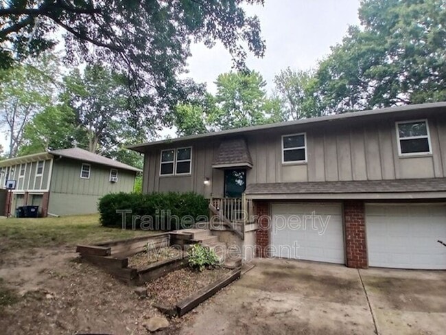 401 SW Stoney Brook Ln in Blue Springs, MO - Building Photo - Building Photo