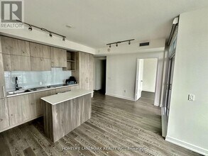 1-4601 Yorkville Ave in Toronto, ON - Building Photo - Building Photo
