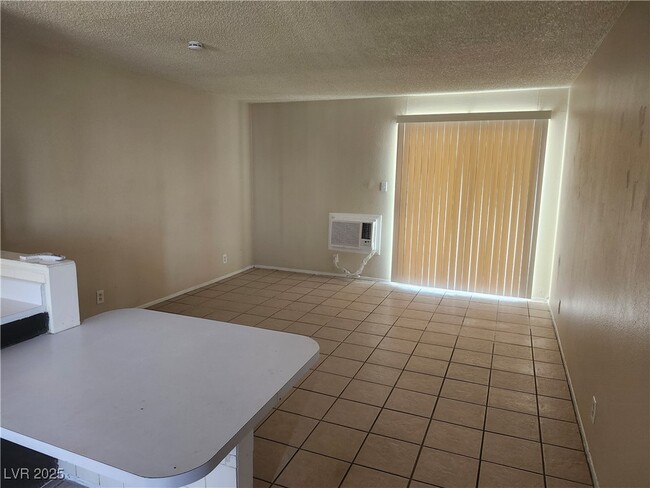 5312 S Swenson St in Las Vegas, NV - Building Photo - Building Photo