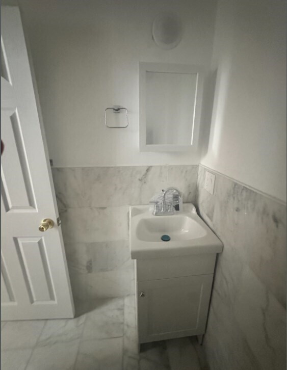 5 Cleveland Pl, Unit 3 in Boston, MA - Building Photo - Building Photo