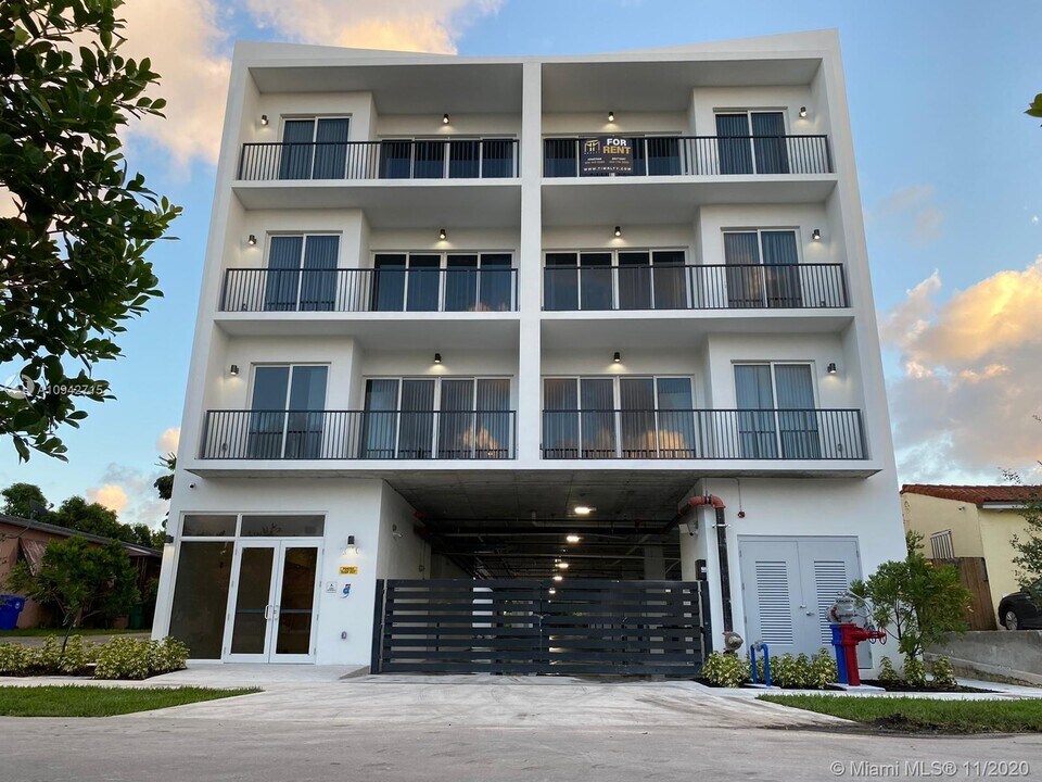 2010 SW 25th Terrace-Unit -206 in Miami, FL - Building Photo