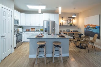 Range at Reunion in Commerce City, CO - Foto de edificio - Interior Photo