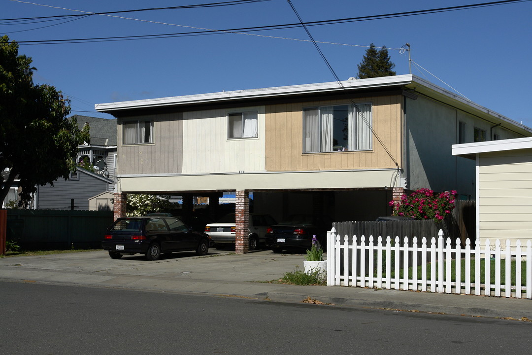 121 Nottingham Ave in Redwood City, CA - Foto de edificio