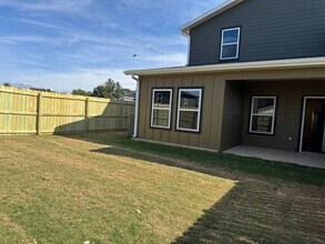 1802 SW Poigai Wy in Bentonville, AR - Foto de edificio - Building Photo