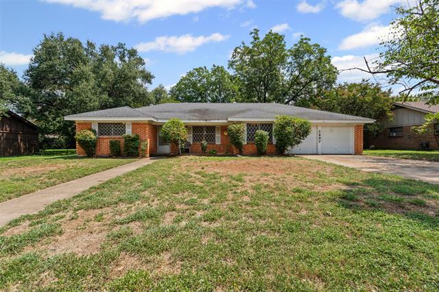 1237 Wedgewood Dr in Cleburne, TX - Building Photo
