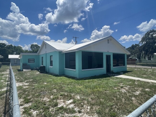 property at 2401 Everett St