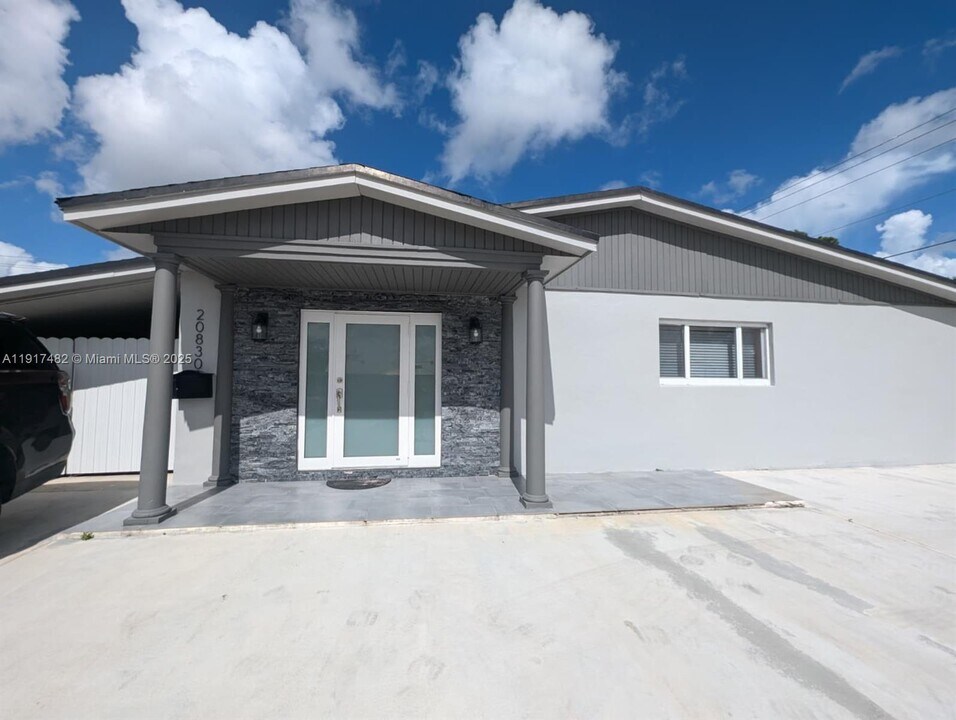20830 NW 34th Ave in Miami Gardens, FL - Building Photo