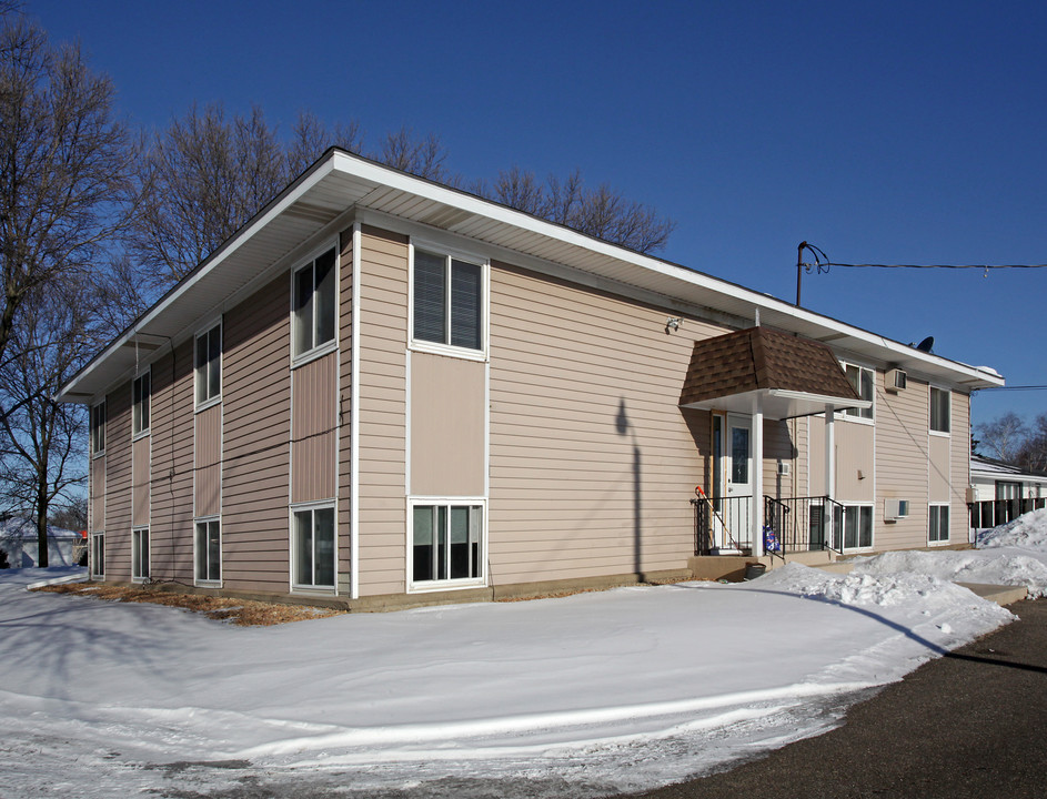 917 9th St in Farmington, MN - Building Photo