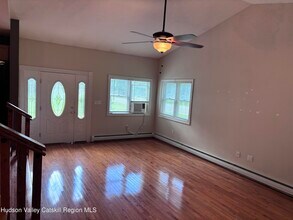124 Blue Mountain Rd in Saugerties, NY - Building Photo - Building Photo