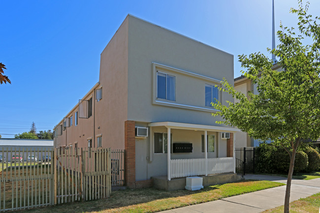 2715 S St in Sacramento, CA - Building Photo - Building Photo