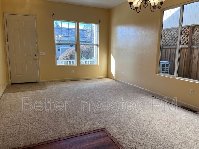 2423 Guerneville Rd in Santa Rosa, CA - Building Photo - Building Photo