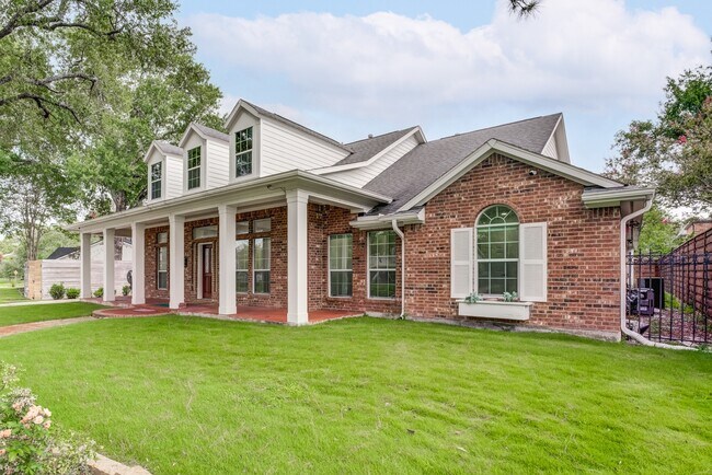 7906 Del Monte Dr in Houston, TX - Building Photo - Building Photo
