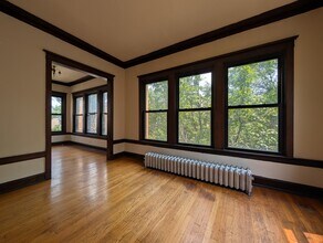 2428 N Sawyer Ave in Chicago, IL - Building Photo - Building Photo