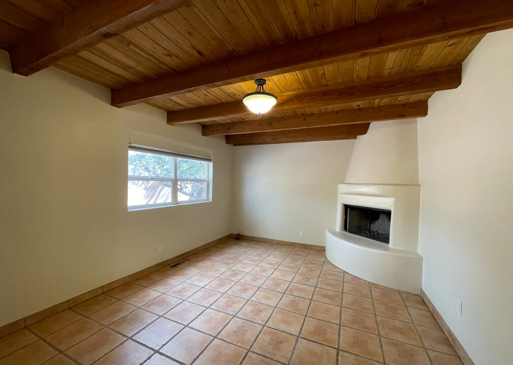 410 Sunset St in Santa Fe, NM - Building Photo