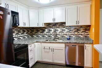 2015 S Finley Rd in Lombard, IL - Building Photo - Building Photo