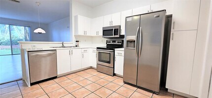 2058 Madeira Dr in Weston, FL - Building Photo - Building Photo