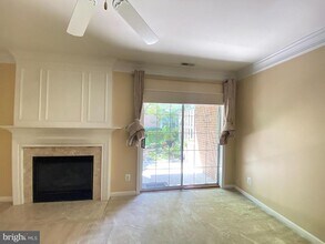 10353 Sager Ave in Fairfax, VA - Building Photo - Building Photo