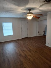 220 East Cypress Street in Winnie, TX - Building Photo - Building Photo