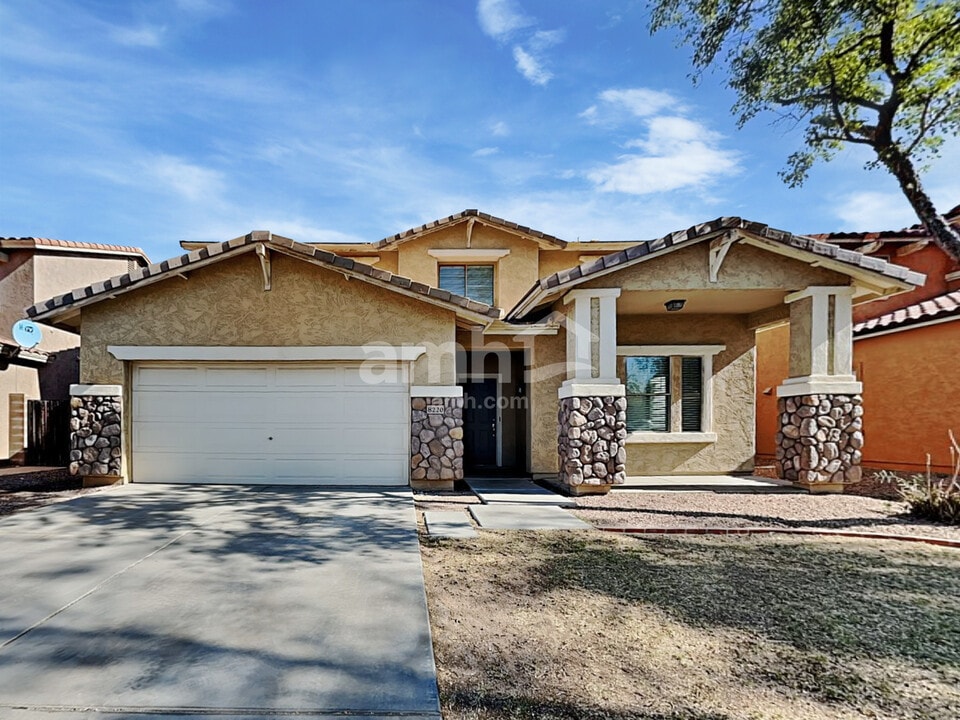 8220 W Forest Grove Ave in Phoenix, AZ - Building Photo