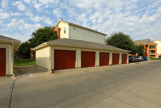 Riverside Meadows in Austin, TX - Foto de edificio - Building Photo