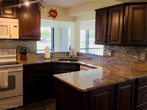 7410 Lake Breeze Dr in Ft. Myers, FL - Building Photo - Building Photo