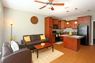 University Green Condominiums in Tallahassee, FL - Foto de edificio - Interior Photo