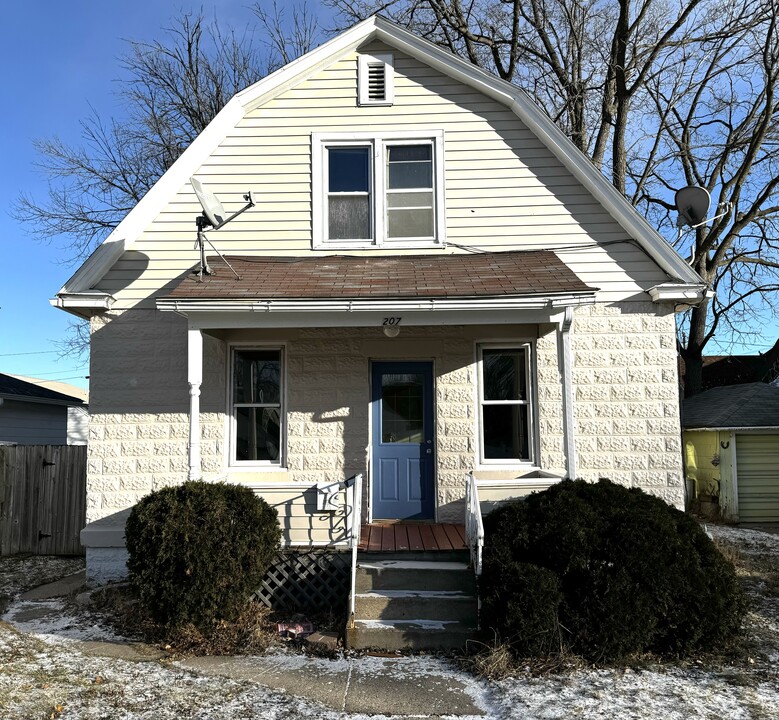 207 5th St SW in Austin, MN - Building Photo