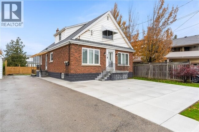 property at 2 Wardrope Ave