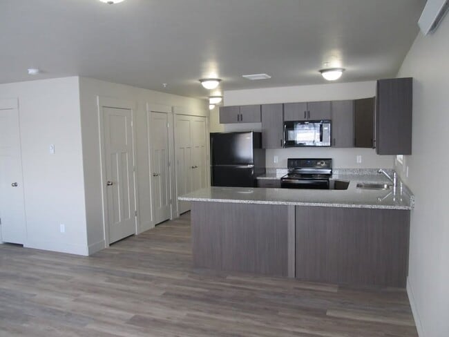 6277 N Freedom Rd, Unit 4 in Idaho Falls, ID - Building Photo - Building Photo