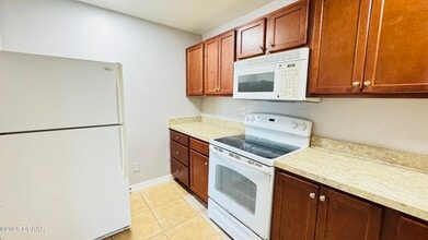 732 N Halifax Ave in Daytona Beach, FL - Building Photo - Building Photo