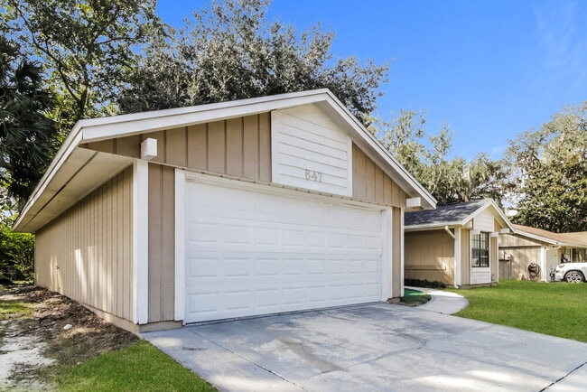 647 Redwood Dr in Winter Springs, FL - Foto de edificio - Building Photo