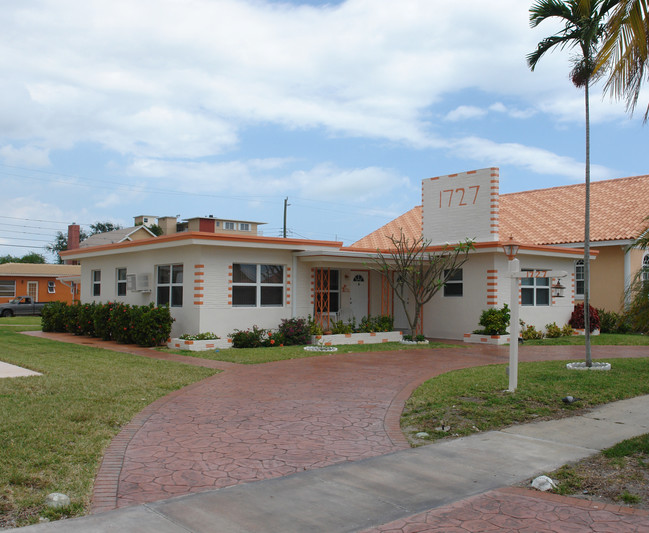 1727 Dewey St in Hollywood, FL - Building Photo - Building Photo