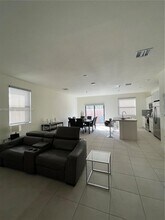 10437 NW 82nd St in Doral, FL - Building Photo - Building Photo