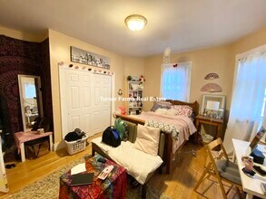 8 Eldora St, Unit 1 in Boston, MA - Foto de edificio - Building Photo