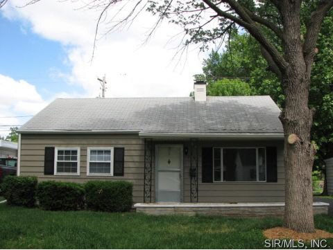 1132 Bel Aire Dr in Belleville, IL - Building Photo