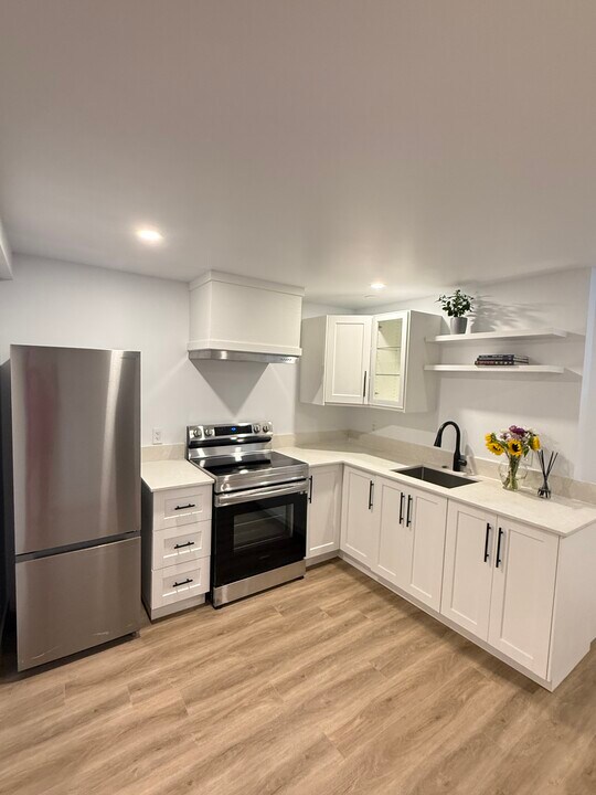 1665 Teakdale Av in Ottawa, ON - Building Photo