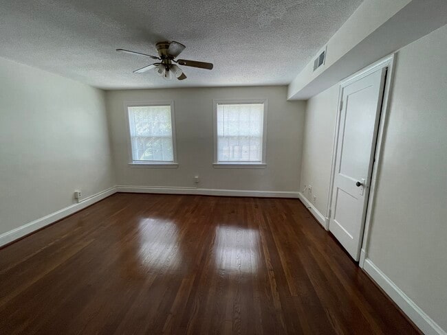 4630 New Hampshire Ave NW in Washington, DC - Foto de edificio - Building Photo