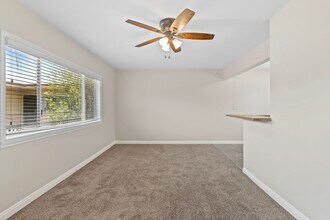 1427 W Parade St, Unit 06 in Long Beach, CA - Building Photo - Building Photo