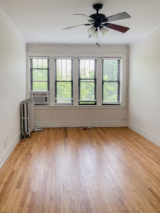 2175 W Giddings St, Unit 1F in Chicago, IL - Building Photo
