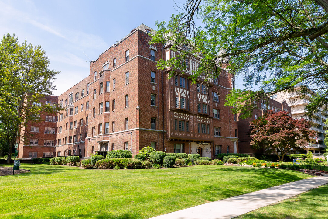 Hampton House in Cleveland, OH - Building Photo