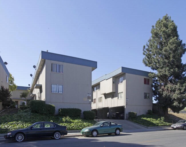 Acosta Plaza Apartments in Salinas, CA - Building Photo - Building Photo