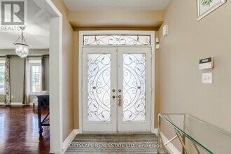 33 Huntspoint Dr in Brampton, ON - Building Photo - Building Photo