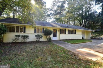 3808 Cherokee Trail in Suwanee, GA - Foto de edificio - Building Photo