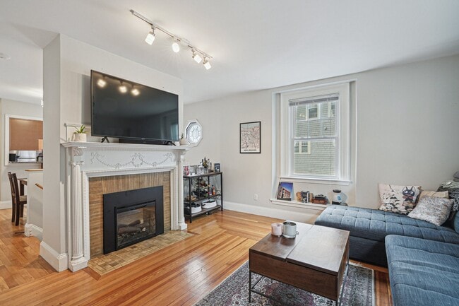 36 Cummings Rd, Unit 1 in Boston, MA - Building Photo - Building Photo