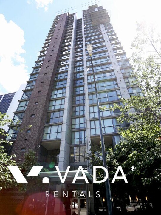 1068 Hornby St in Vancouver, BC - Building Photo