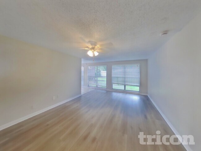 6801 Wayside Ct in Tampa, FL - Building Photo - Building Photo