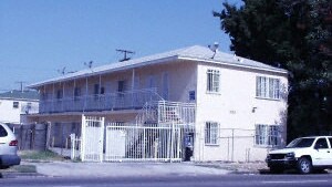 8125 S Hoover St in Los Angeles, CA - Building Photo