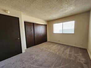 934 Briarwood Dr in West Sacramento, CA - Building Photo - Building Photo